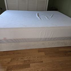 Tempurpedic TempurContour Rhapsody Luxe Queen Mattress and box base
