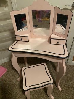 Pink kids vanity