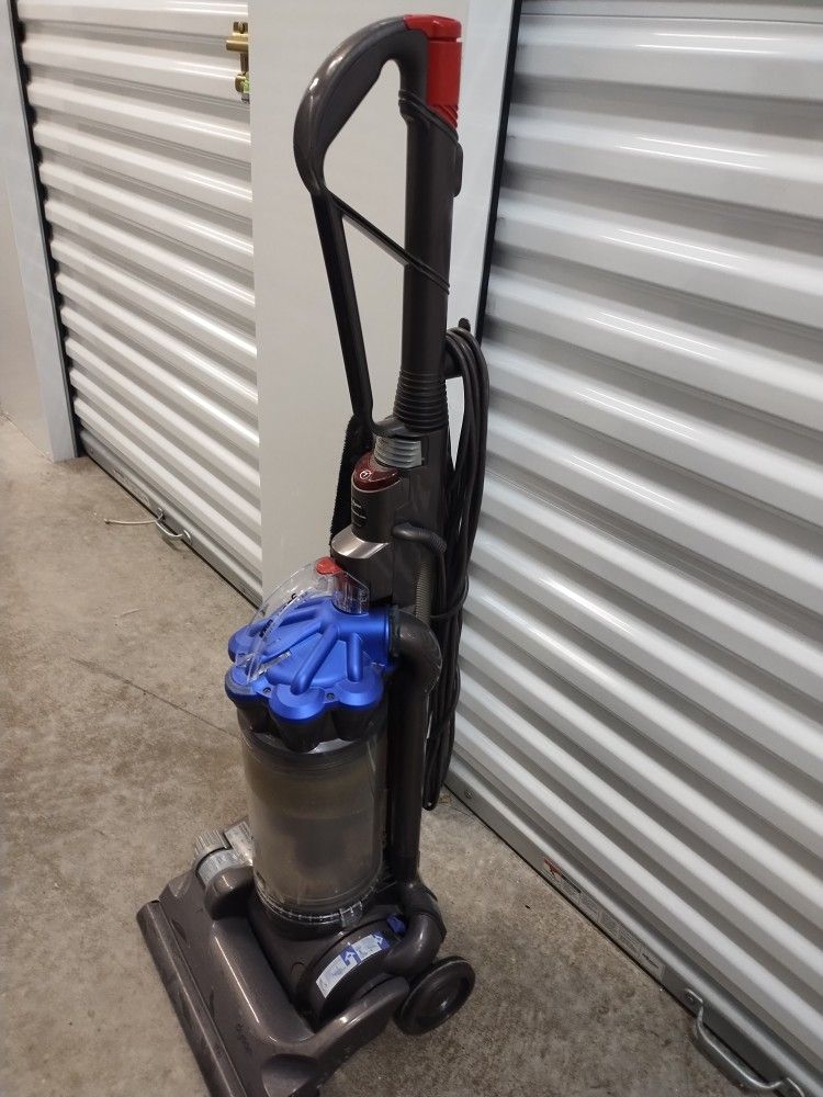 Dyson D3 Vacuum Cleaner