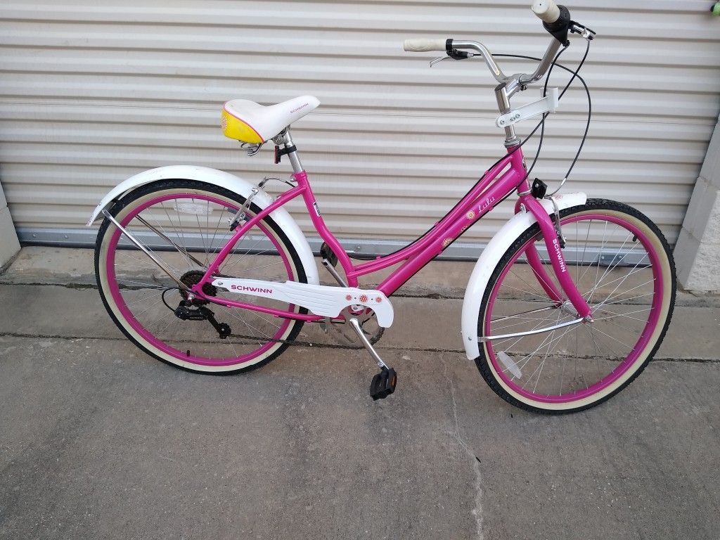 Schwinn Lulu Cruiser Bike. Adults Bike 7speed 