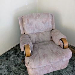 Comfortable Vintage Stratolounger Recliner – 90s Retro Style!