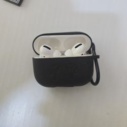 I Phone Air Pod Pro w/ Cover