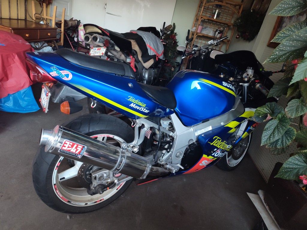 Beautiful Motorcycle 2003 Suzuki 600 Very Good Condition Low Miles
