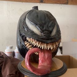 Venom Pumpkin Statue