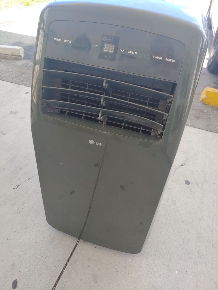 LG LP1215GXR 12,000 BTU Portable Air Conditioner Gray