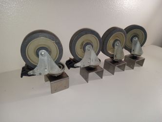 Heavy duty casters