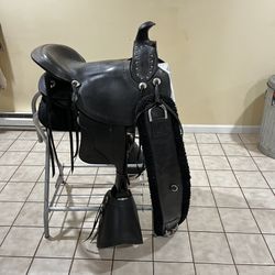 Black Peruvian Saddle | Excellent Condition
