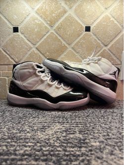 -Jordan 11s “Concord” -Size 10.5M -Og all  -Barley used  -Icy bottoms ❄️ -Shipping available