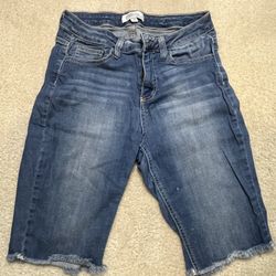 Cello Jeans Bermuda Denim Shorts Women’s Size 9 Blue Frayed Hem Medium Wash