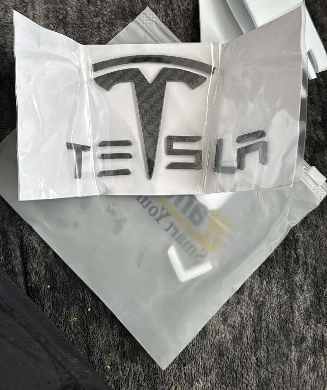 Tesla Y/3 Real Carbon Emblem