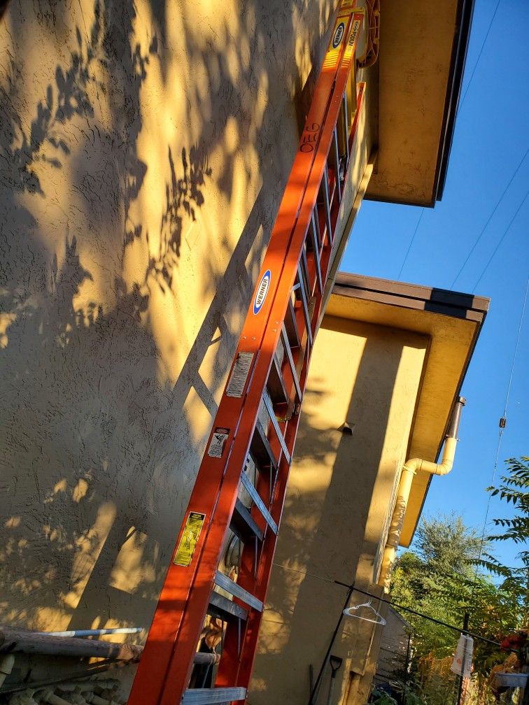 Werner 12ft Podium Ladder 300lbs Max Load