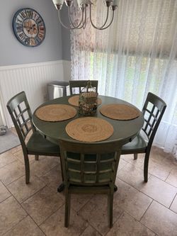 Round Dining Table Set with 4 Chairs