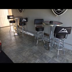 Pub Coorslight Table And Chairs 