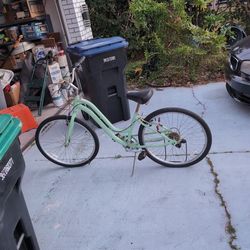 Huffy 27.5" Parkside Comfort Bike in MINT GREEN, Used.