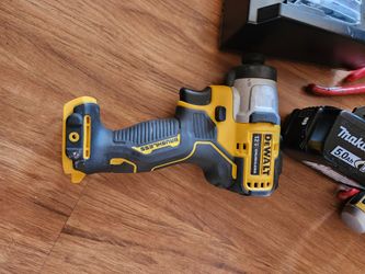 Makita Impact Driver An Dewalt 12v Screw Gun