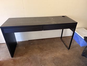 Wooden desk with metal leg