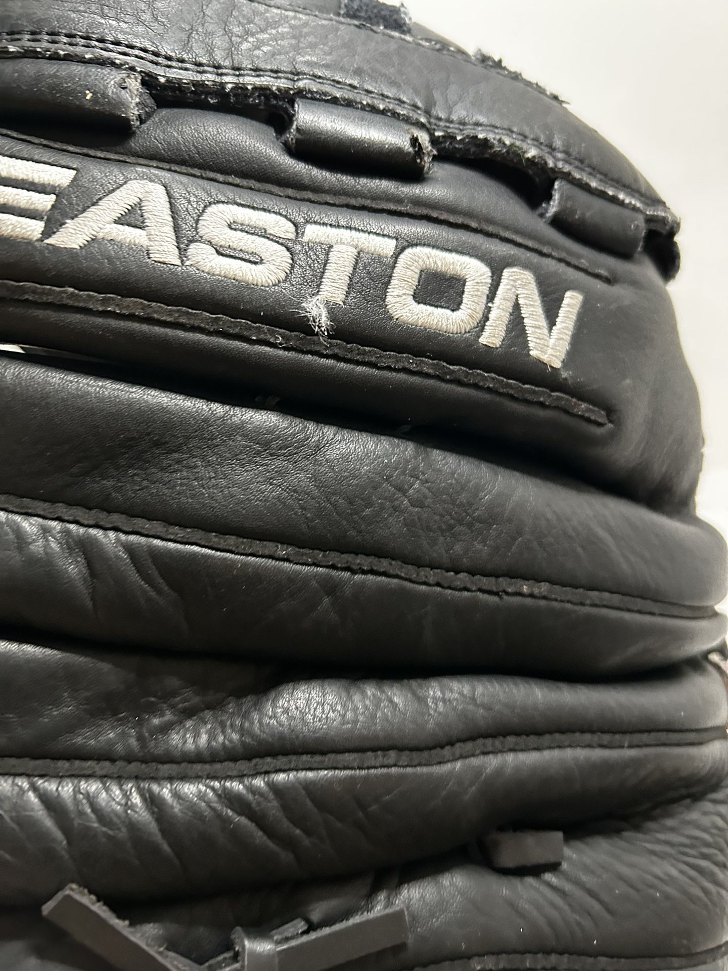 Easton BMX 143 RH Baseball Gloves 14” Pattern (open Box)