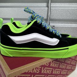 Vans Knu Skool Low Top Sneakers "Pop Outsole Green" size 7.5 NWT