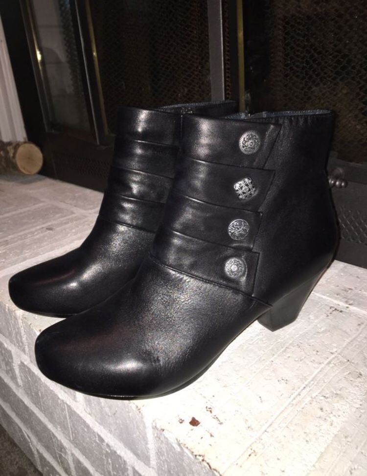 Women’s Dansko Waterproof Black Leather Boots - Size 8-8.5US (Euro 39)