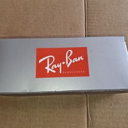 Ray-Ban Wavefarer Sunglasses and Cases Set