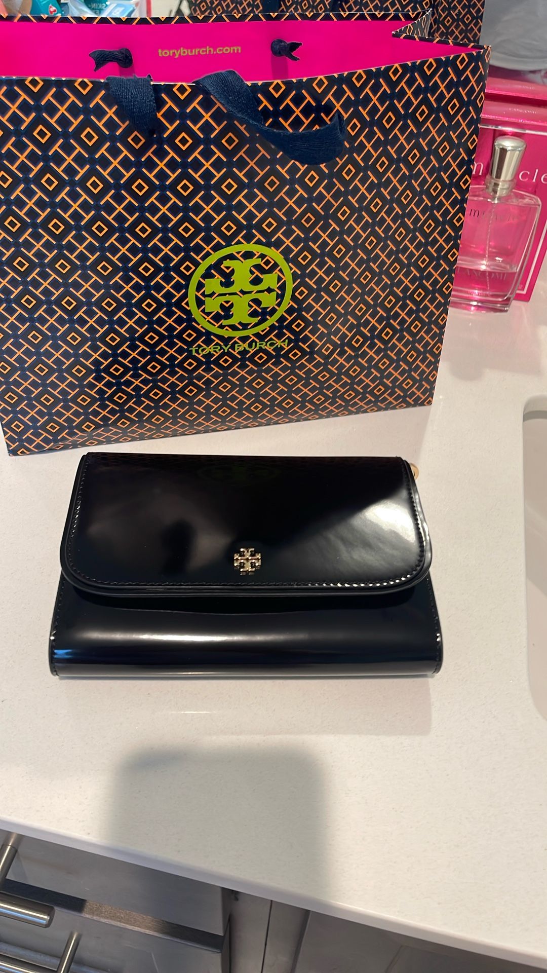 Tory Burch   ***   Emerson Smooth Chain Wallet