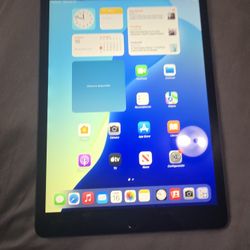 Apple iPad 7 - 32GB - WiFi + Cellular (Read Description)