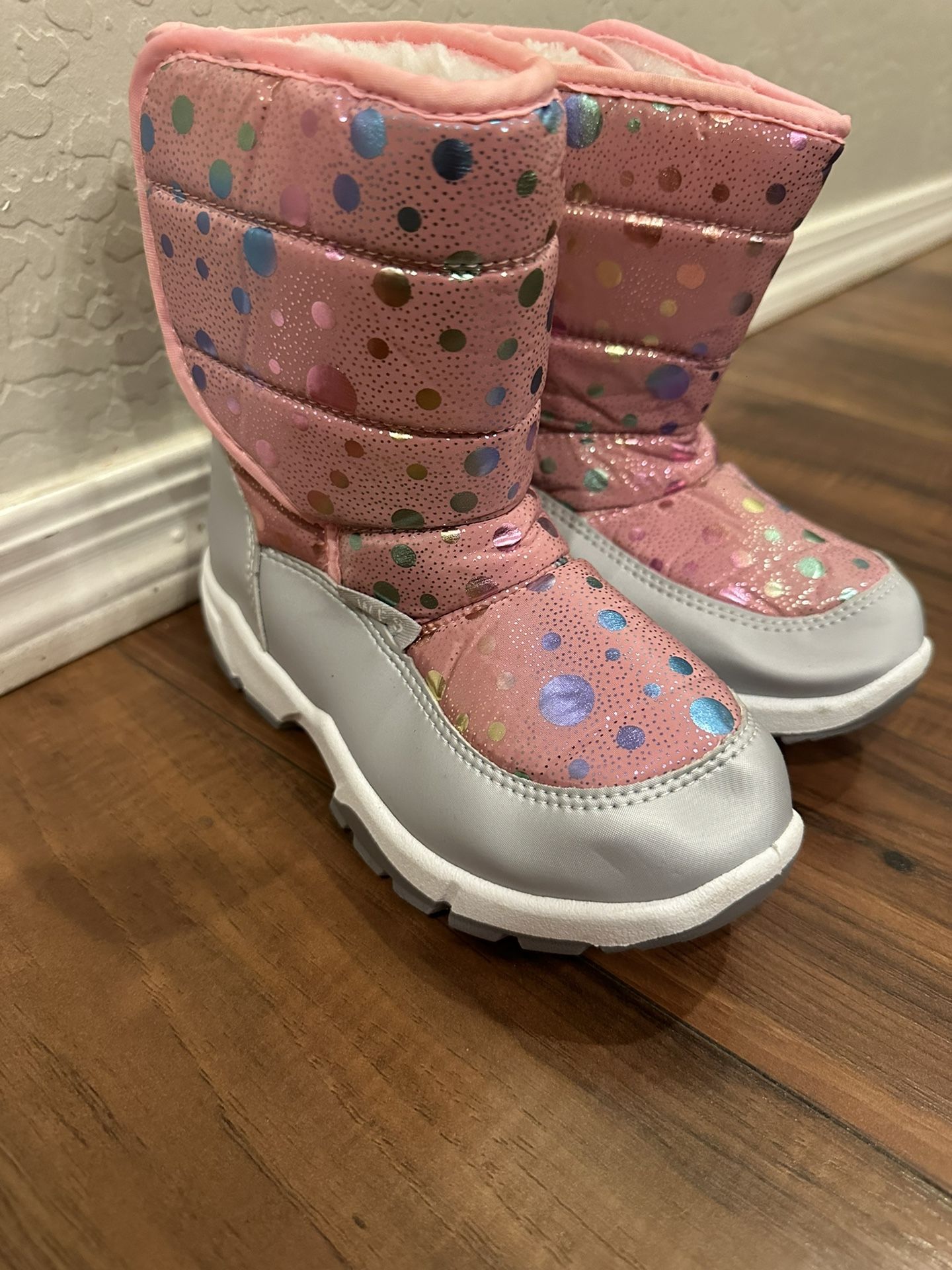 Girls Snow Boots Size 2!