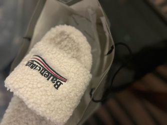 Balenciaga slides Elevat your downtime with a flawless blend of cozy comfort and high-fashion edge. These Balenciaga slides reimagined the classic lou