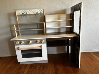 Little Tikes Real Wood Café & Bakery Play Kitchen – Light Up Oven – Excellent Condition