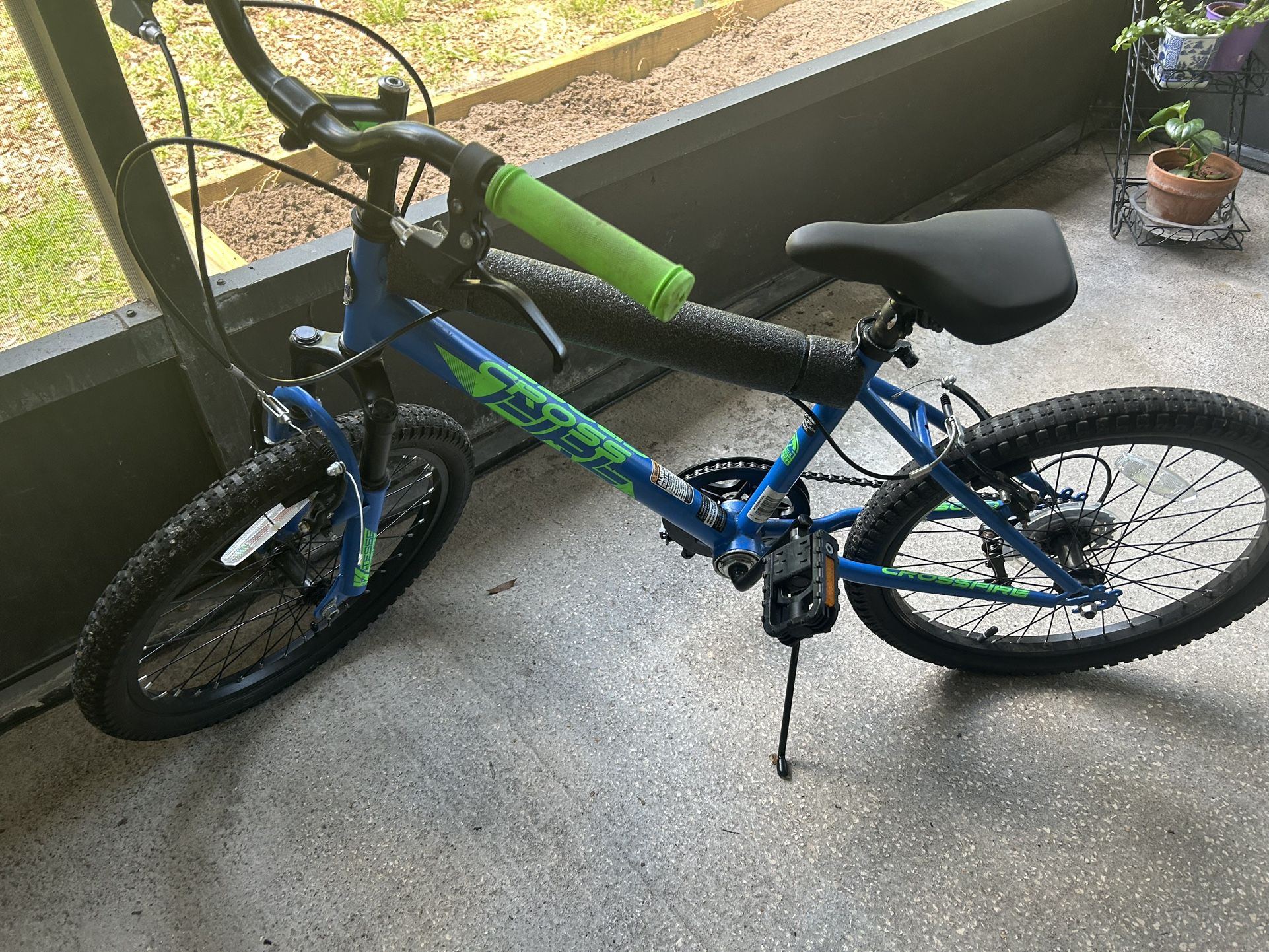 Great condition 16 inch boys, bike brand new pedals placed on the bike