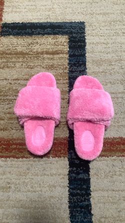 Pink wildfable Goodfellow furs slides