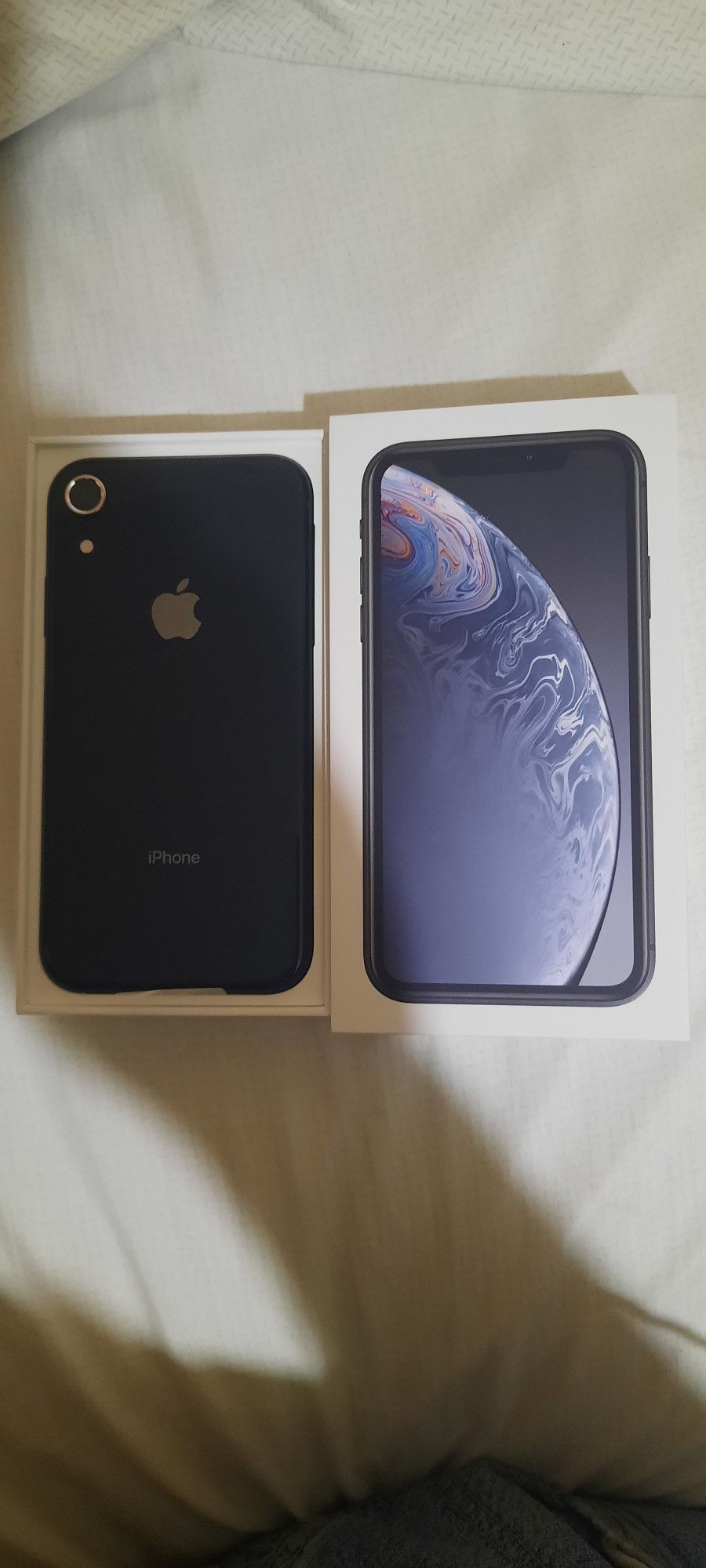 Iphone XR NEVER ACTIVATED Brand New 64gb