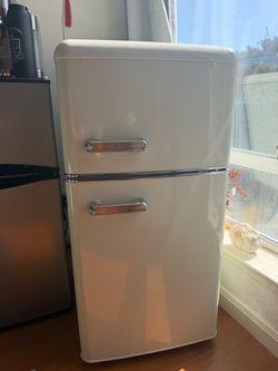 3.5 Cu.ft Retro Mini Fridge with Freezer Dual Doors and Handles Compact Refrigerator with 7 Thermostat Control