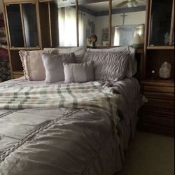Queen Bed Frame And Coffe Table