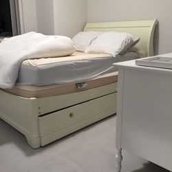 Full Size Bed With Trundle 