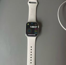 Apple Watch SE3 with White Sport Band 41mm