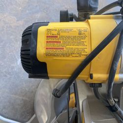 DEWALT Miter Saw, Double-Bevel, Compound, 12-Inch, 15-Amp (DWS716)