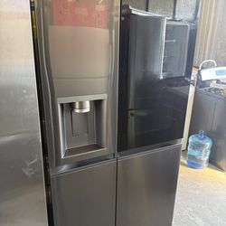 Lg 36” Refrigerator  and Ice Maker working (no basket) side by side