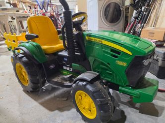 Peg Perego John Deere Ground Force 12V Ride-On Tractor with Trailer