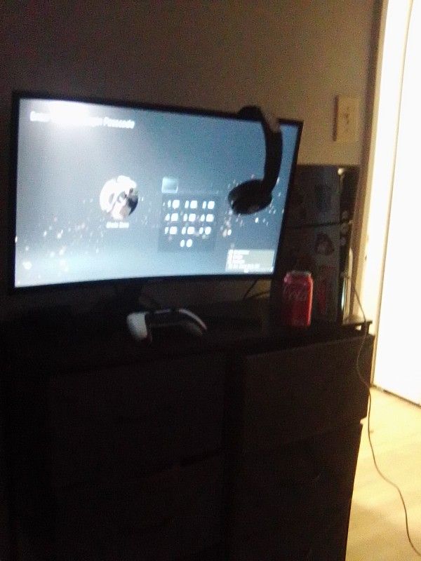 Samsung 32" Curve Monitor With Slim Ps5