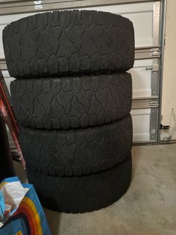 Set of 4 LT285x65x20 truck tires