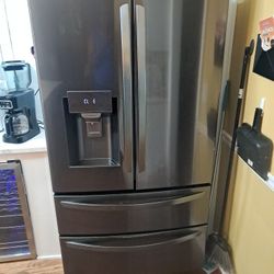 LG. Refrigerator