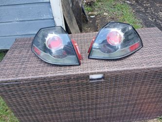 Pontiac g8 tail lights