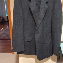 Once Used, Dark Grey, 100 % Wool  48R  3 Brand New Men ‘s Suite Grey English Laundry  100 % Wool 40 R-33W Man’ S Suit 