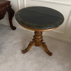 Estate sale. Marble Top End Table. Like New.  Come see 