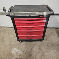 Rubbermaid 5-Drawer Mobile Workcenter (FG773488BLA