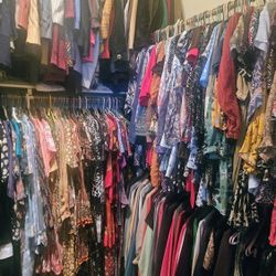 160 Woman's Dresses. All Sizes 3, 5, 6, 7 & Medium