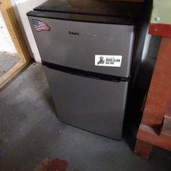 Galanz Mini Fridge Freezer 