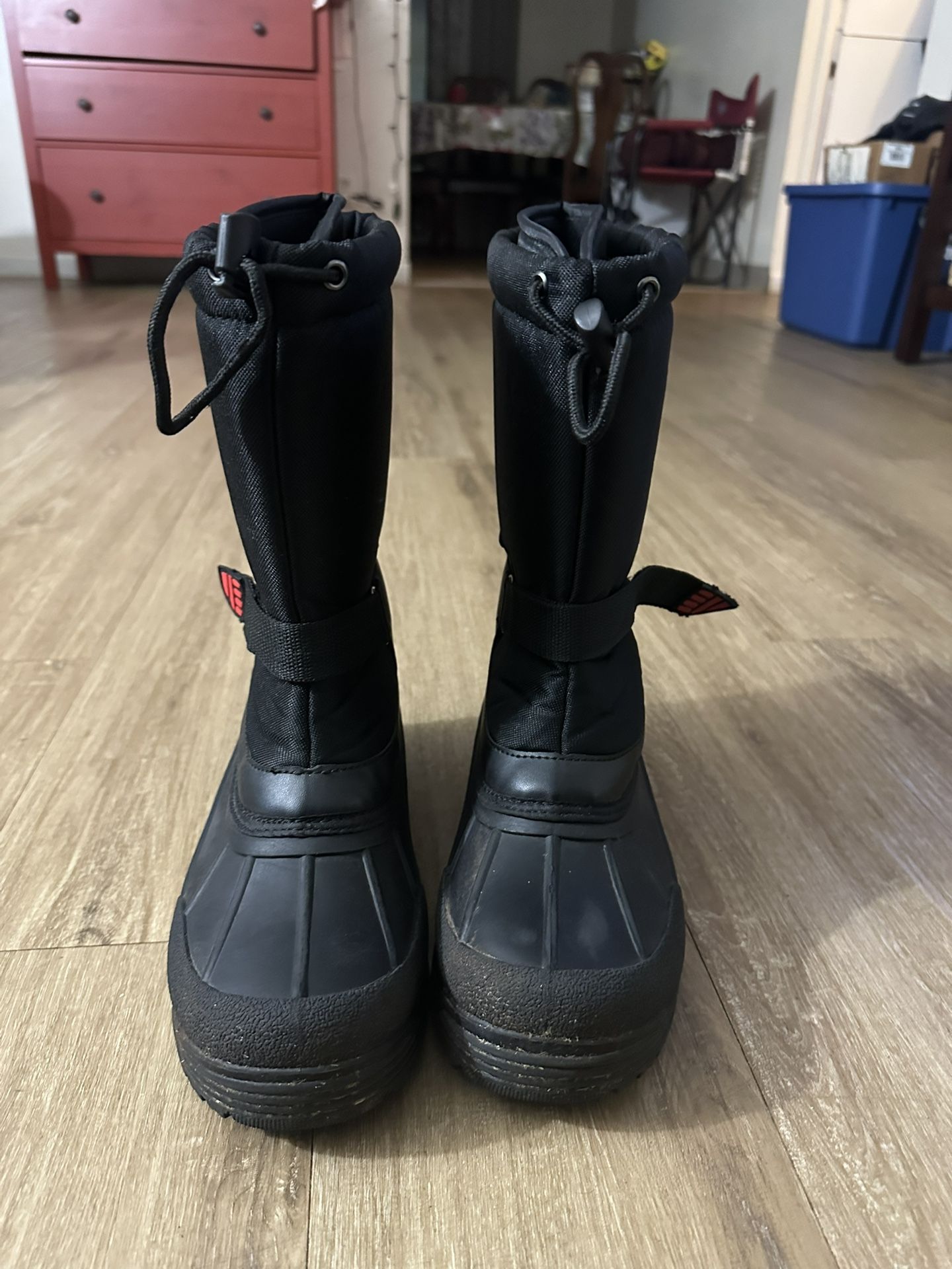 Men’s Snow Boots.