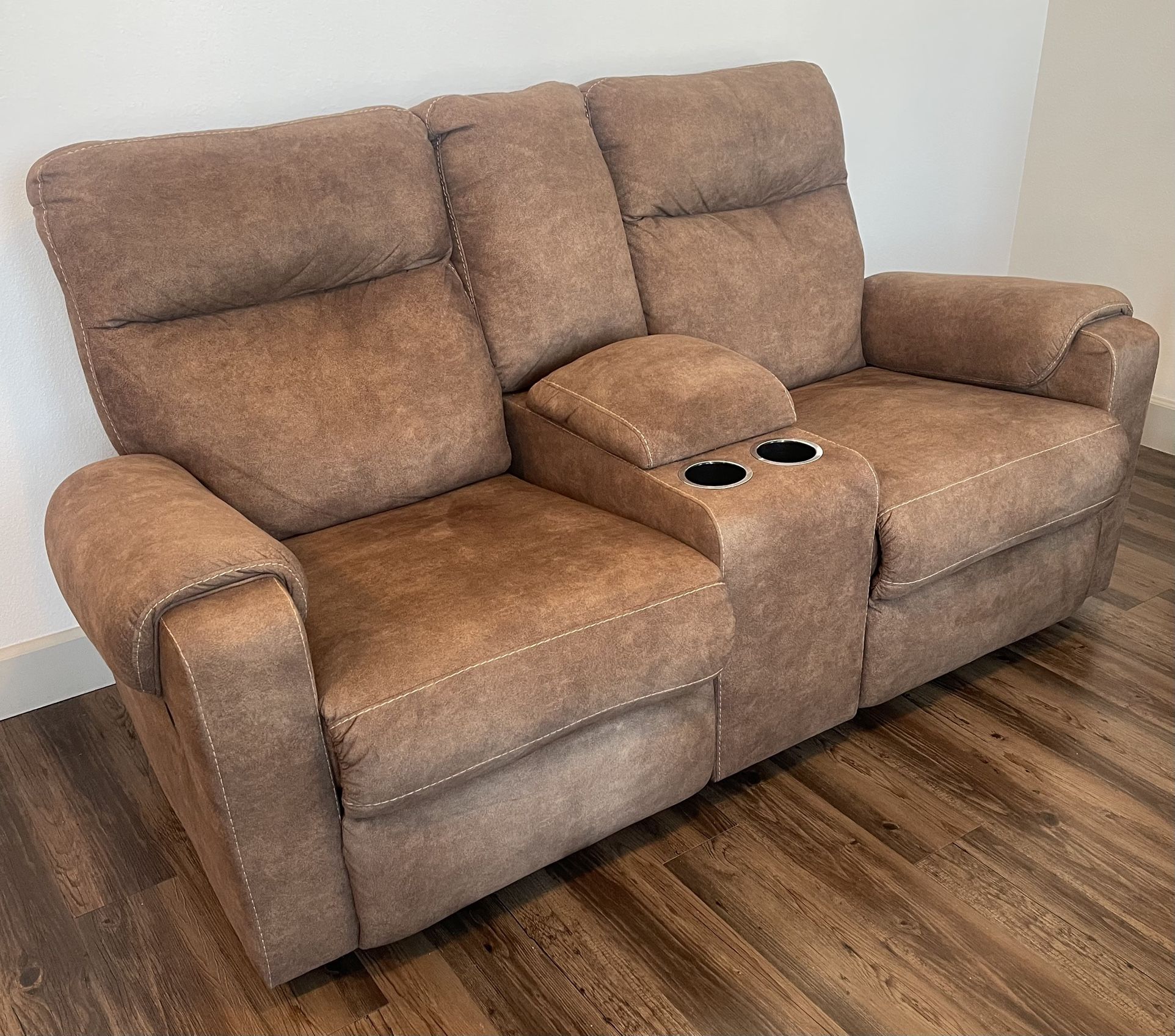 Dual Recliners.  Like New!